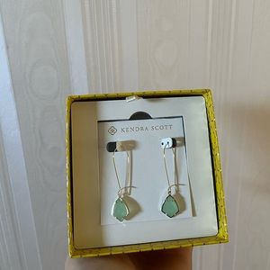 Kendra Scott Dee gold dangle earring